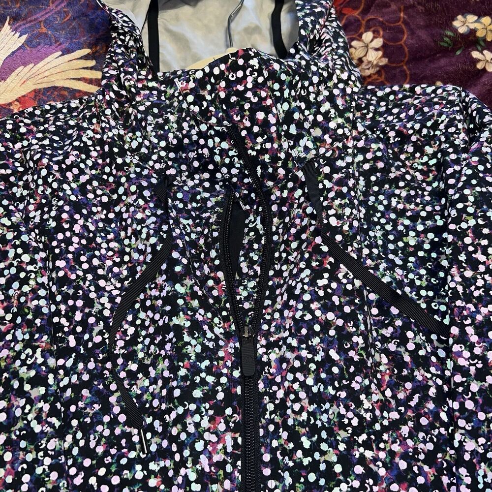Lululemon SEAWHEEZE Horizon Runners Cape M/L Hooded Reflective Rainbow Jacket - Picture 4 of 15